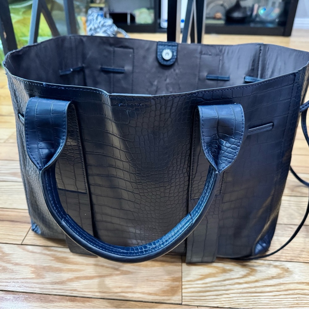 Elegant Navy Blue Croc-Embossed Tote Bag